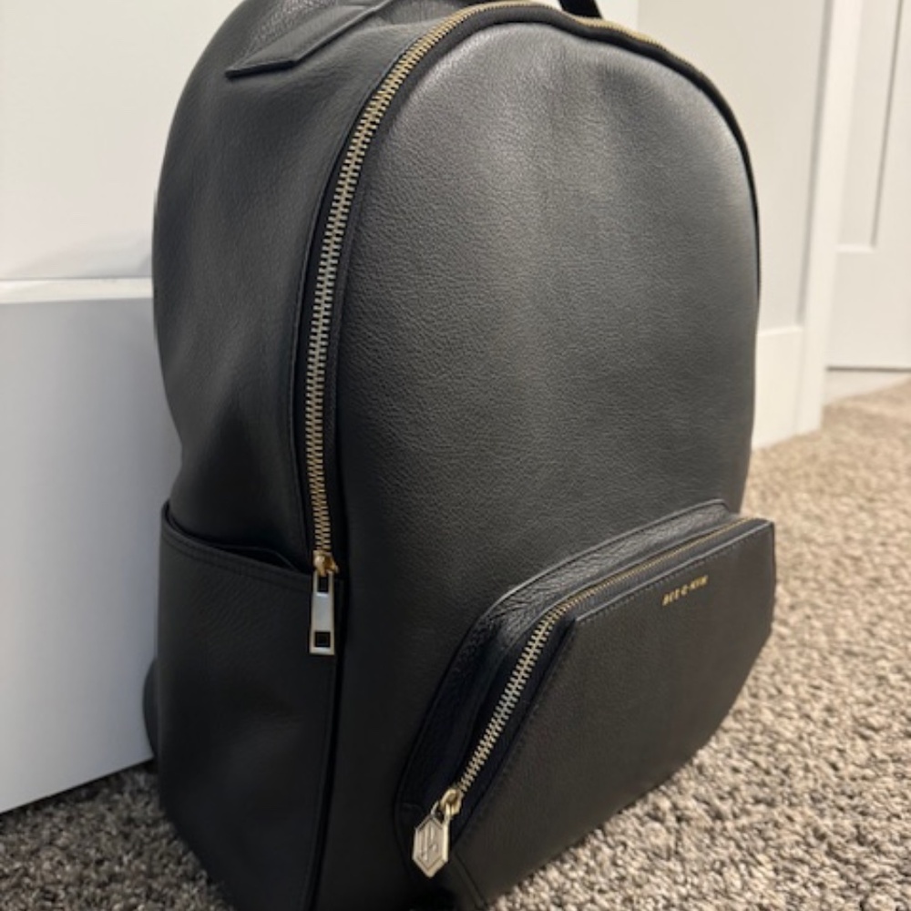 Bee & Kin Nomad Backpack - Picture 5 of 10